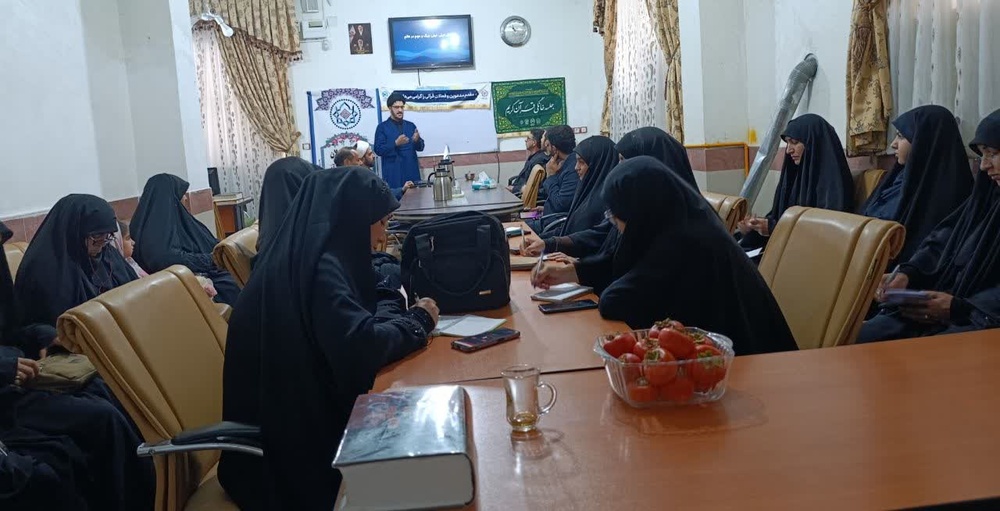 برگزاری نشست جامعه قرآنی عصر و تبیین مطالبات رهبری در حوزه انسان‌سازی و گفتمان مهدوی